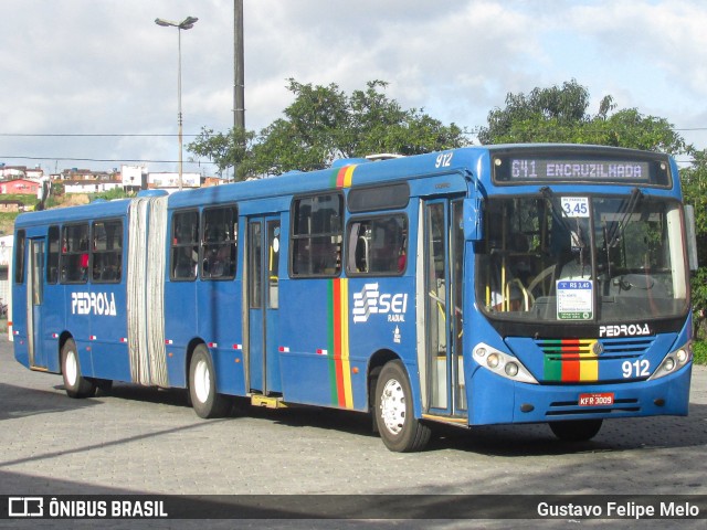 Empresa Pedrosa 912 na cidade de Recife, Pernambuco, Brasil, por Gustavo Felipe Melo. Número da foto: #8016853.