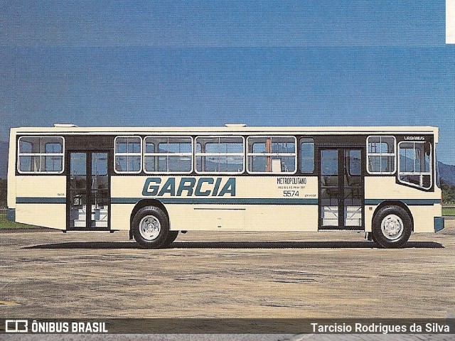 Viação Garcia 5574 na cidade de Londrina, Paraná, Brasil, por Tarcisio Rodrigues da Silva. ID da foto: 7975106.