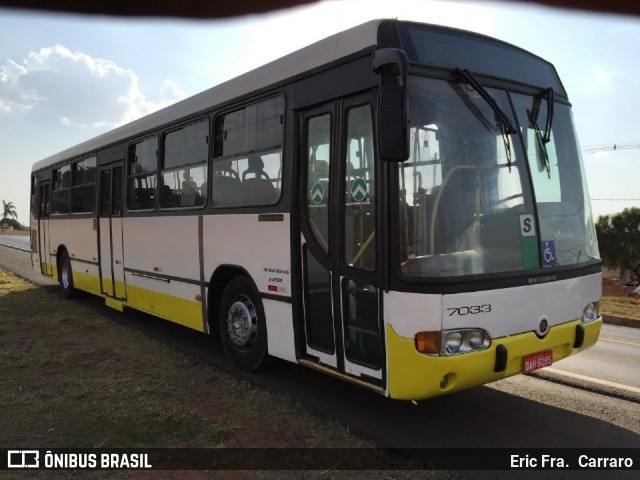 Auto Ônibus Cizino Araujo 7033 na cidade de Catanduva, São Paulo, Brasil, por Eric Fra.  Carraro. Número da foto: #8033149.