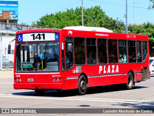 Plaza 210 na cidade de Buenos Aires, Argentina, por Leandro Machado de Castro. ID da foto: 8034823.