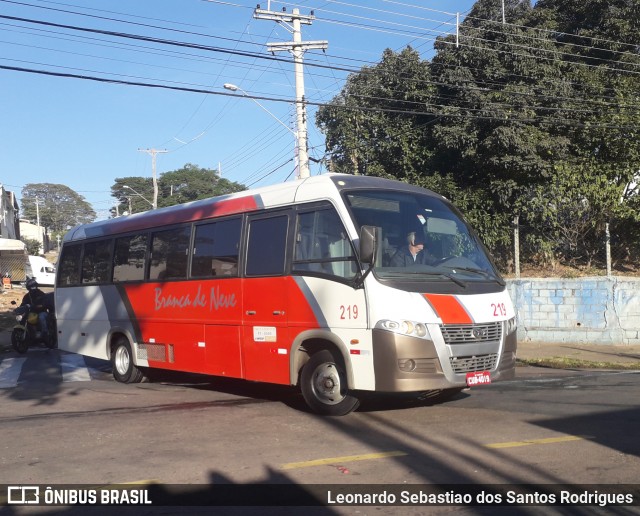 Branca de Neve Turismo 219 na cidade de Campinas, São Paulo, Brasil, por Leonardo Sebastiao dos Santos Rodrigues. ID da foto: 8034085.