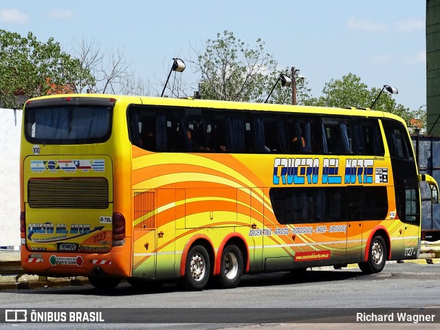 Crucero del Norte 1127 na cidade de Buenos Aires, Argentina, por Richard Wagner. Número da foto: #8038132.