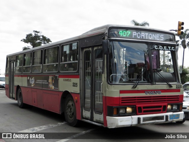 COETC - Cooperativa de Obreros y Empleados del Transporte Coletivo 225 na cidade de Montevideo, Montevideo, Uruguai, por João Silva. Número da foto: #8043495.