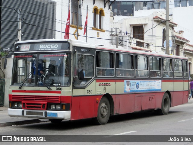 COETC - Cooperativa de Obreros y Empleados del Transporte Coletivo 250 na cidade de Montevideo, Montevideo, Uruguai, por João Silva. ID da foto: 8047036.