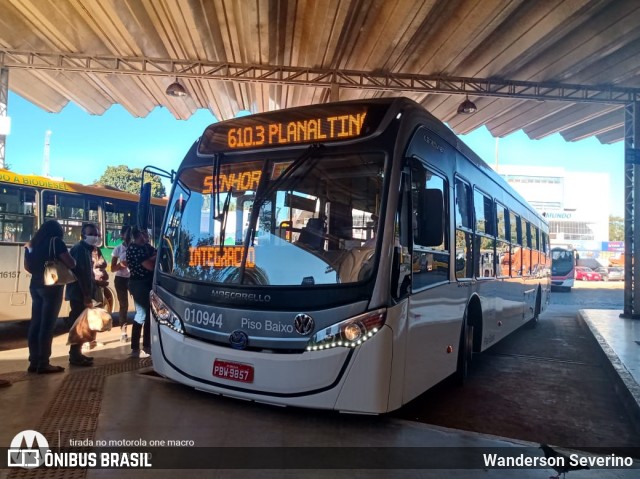 TCB - Sociedade de Transportes Coletivos de Brasília 010944 na cidade de Planaltina, Distrito Federal, Brasil, por Wanderson Severino. Número da foto: #8045116.