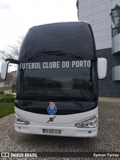 Ônibus Particulares 54BZ47 na cidade de Lisbon, Lisbon, Portugal, por Symon Torres. ID da foto: 8045897.