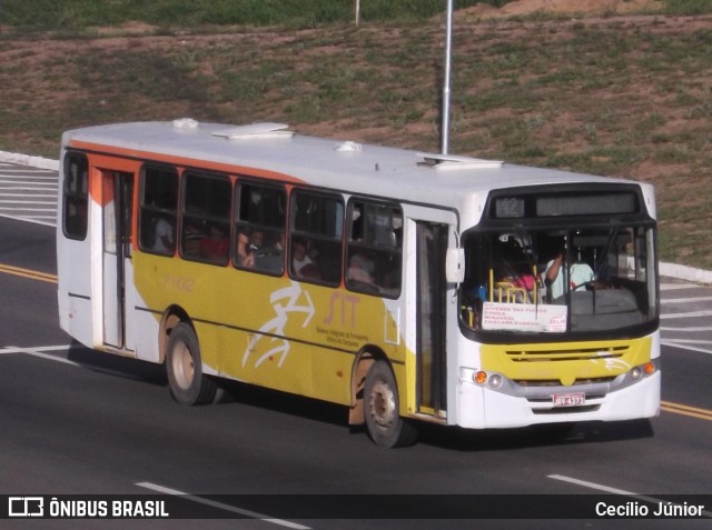 Viação Vitória 7102 na cidade de Vitória da Conquista, Bahia, Brasil, por Cecílio Júnior. ID da foto: 8045508.