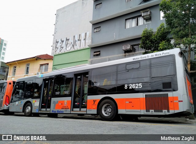 Viação Gato Preto 8 2625 na cidade de São Paulo, São Paulo, Brasil, por Matheus Zaghi. ID da foto: 8055488.