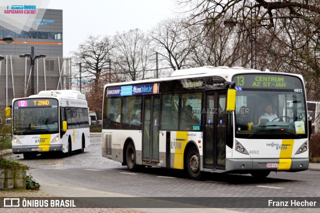 De Lijn 4692 na cidade de Bruges, West Flanders, Bélgica, por Franz Hecher. ID da foto: 7979065.