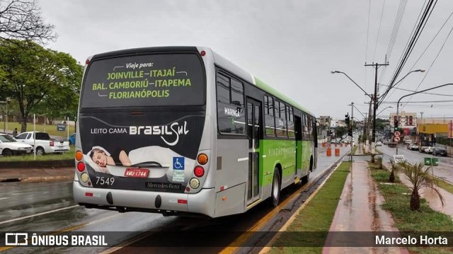 Viação Garcia 7549 na cidade de Londrina, Paraná, Brasil, por Marcelo Horta. ID da foto: 7983522.