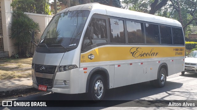Escolares 9638 na cidade de Belo Horizonte, Minas Gerais, Brasil, por Ailton Alves. Número da foto: #7986380.