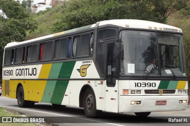 Empresa Gontijo de Transportes 10390 na cidade de Barra do Piraí, Rio de Janeiro, Brasil, por Rafael H.. ID da foto: 8091811.