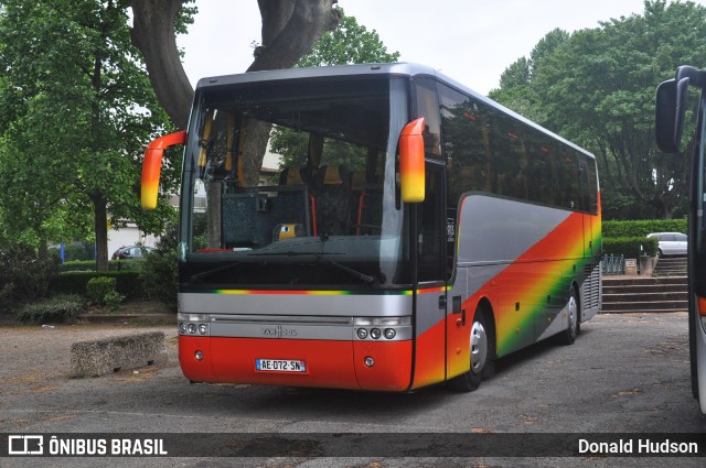 Ônibus da França  na cidade de Tournon-sur-Rhône, Ardèche, Auvergne-Rhône-Alpes, França, por Donald Hudson. Número da foto: #8090904.