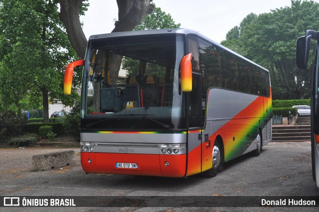 Ônibus da França  na cidade de Tournon-sur-Rhône, Ardèche, Auvergne-Rhône-Alpes, França, por Donald Hudson. ID da foto: 8090904.