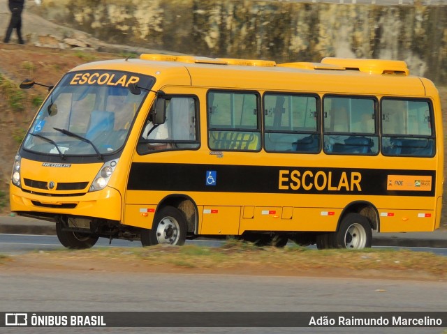 Escolares escolarbus na cidade de Belo Horizonte, Minas Gerais, Brasil, por Adão Raimundo Marcelino. ID da foto: 8095239.