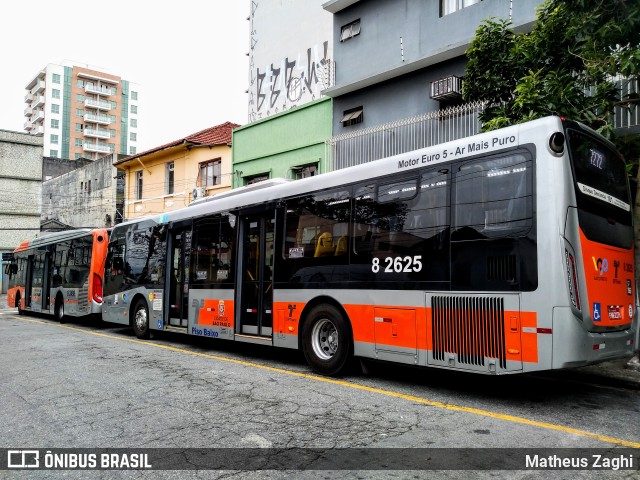 Viação Gato Preto 8 2625 na cidade de São Paulo, São Paulo, Brasil, por Matheus Zaghi. Número da foto: #8094206.