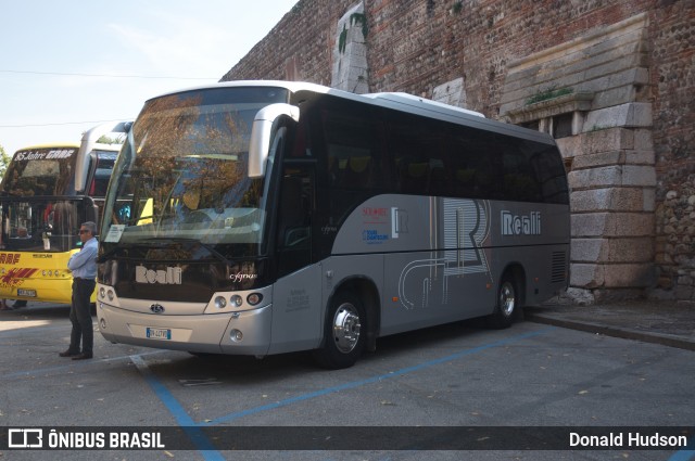 Reali Tours 21 na cidade de Verona, Verona, Veneto, Itália, por Donald Hudson. Número da foto: #8096285.