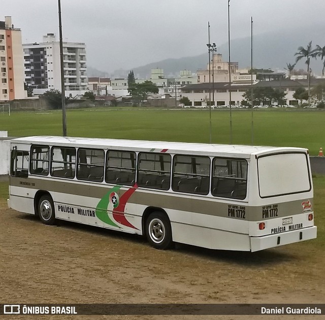Polícia Militar de Santa Catarina PM1772 na cidade de Florianópolis, Santa Catarina, Brasil, por Daniel Guardiola. Número da foto: #8097041.