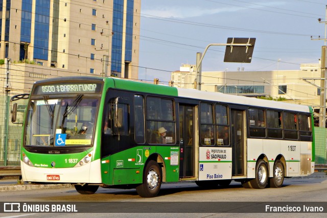Viação Santa Brígida 1 1837 na cidade de São Paulo, São Paulo, Brasil, por Francisco Ivano. Número da foto: #8104783.