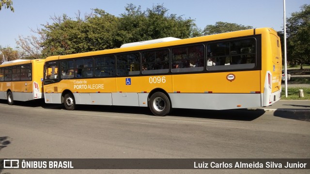 Companhia Carris Porto-Alegrense 0096 na cidade de Porto Alegre, Rio Grande do Sul, Brasil, por Luiz Carlos Almeida Silva Junior. Número da foto: #8106954.