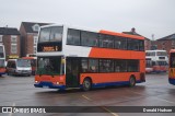 Centrebus 878 na cidade de Grantham, Lincolnshire, Inglaterra, por Donald Hudson. Número da foto: #8107228.