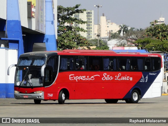 Expresso São Luiz 7540 na cidade de Goiânia, Goiás, Brasil, por Raphael Malacarne. Número da foto: #8112848.