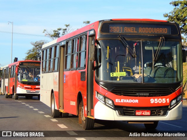 Santa Fé Transportes 95051 na cidade de Belo Horizonte, Minas Gerais, Brasil, por Adão Raimundo Marcelino. ID da foto: 8115042.