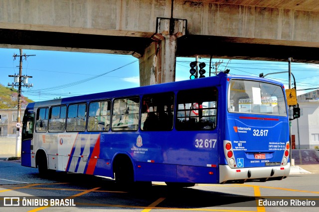 Viação Transdutra 32.617 na cidade de São Paulo, São Paulo, Brasil, por Eduardo Ribeiro. Número da foto: #8113103.