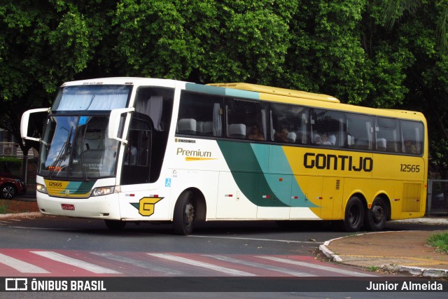 Empresa Gontijo de Transportes 12565 na cidade de Uberaba, Minas Gerais, Brasil, por Junior Almeida. ID da foto: 8117020.