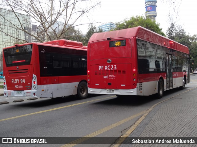 Metbus  na cidade de Santiago, Santiago, Metropolitana de Santiago, Chile, por Sebastian Andres Maluenda. ID da foto: 8067326.