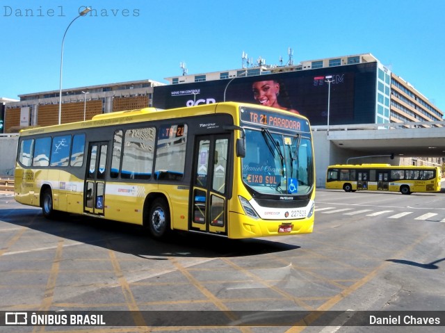 Viação Pioneira 227528 na cidade de Brasília, Distrito Federal, Brasil, por Daniel Chaves. ID da foto: 8065986.