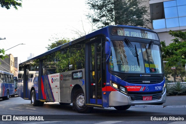 Viação Pirajuçara 11.797 na cidade de São Paulo, São Paulo, Brasil, por Eduardo Ribeiro. Número da foto: #8119393.