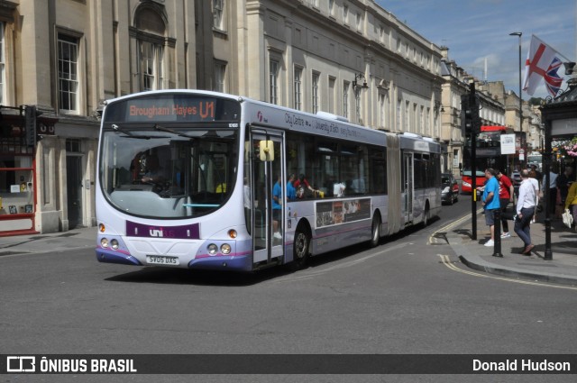 First Group in Devon & Cornwall 10168 na cidade de Bath, Somerset, Inglaterra, por Donald Hudson. ID da foto: 8118878.