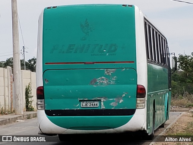 Ônibus Particulares 2444 na cidade de Carmo do Cajuru, Minas Gerais, Brasil, por Ailton Alves. Número da foto: #8120947.