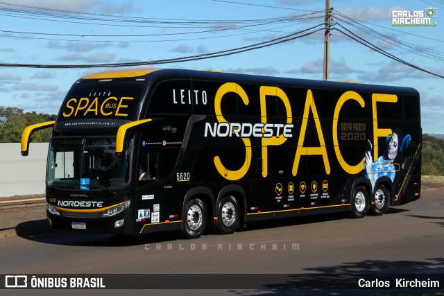 Expresso Nordeste 5620 na cidade de Foz do Iguaçu, Paraná, Brasil, por Carlos Kircheim. Número da foto: #8123766.
