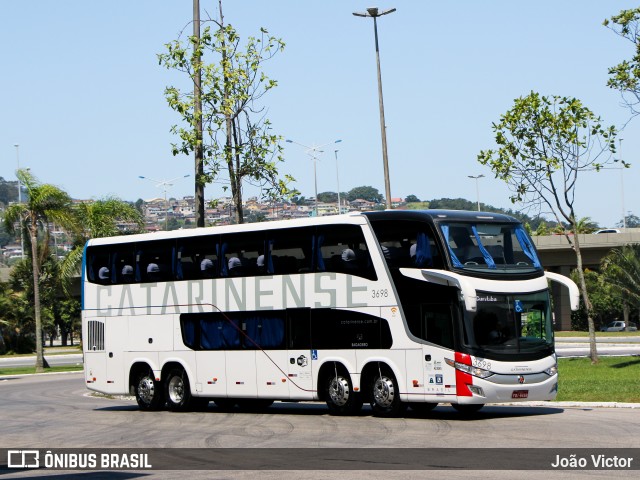 Auto Viação Catarinense 3698 na cidade de Florianópolis, Santa Catarina, Brasil, por João Victor. ID da foto: 8126233.