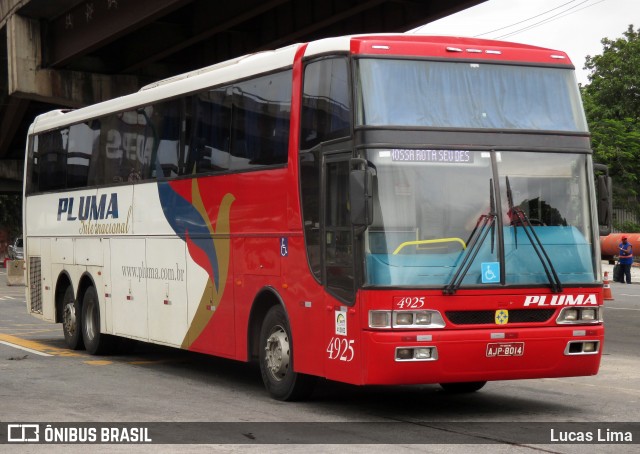 Pluma Conforto e Turismo 4925 na cidade de Rio de Janeiro, Rio de Janeiro, Brasil, por Lucas Lima. Número da foto: #8127260.