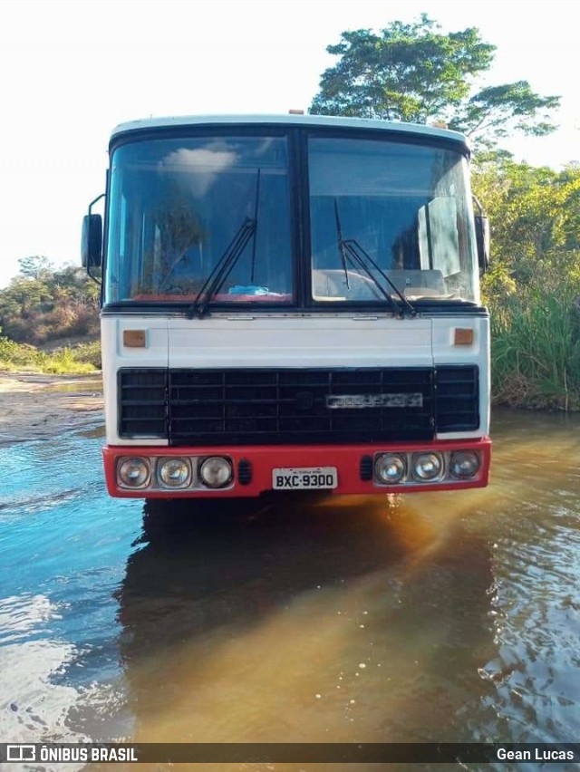 Viação Santa Helena 9300 na cidade de Ataléia, Minas Gerais, Brasil, por Gean Lucas. Número da foto: #8133853.