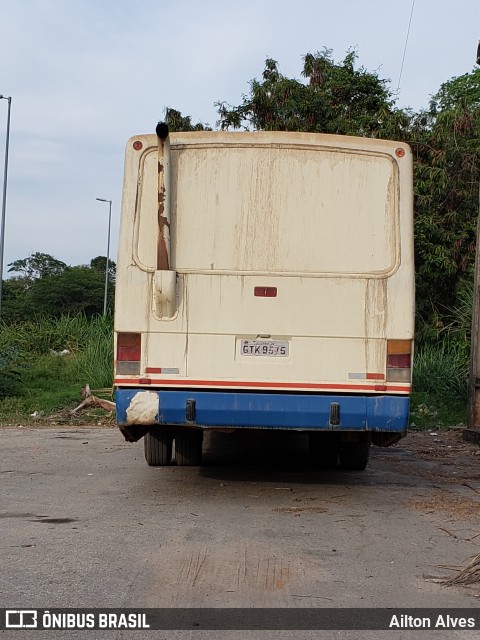 Ônibus Particulares 9575 na cidade de Divinópolis, Minas Gerais, Brasil, por Ailton Alves. Número da foto: #8144087.