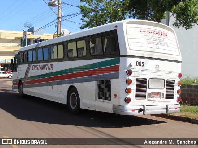 Cristani Tur 005 na cidade de Francisco Beltrão, Paraná, Brasil, por Alexandre M.  Sanches. Número da foto: #8147184.