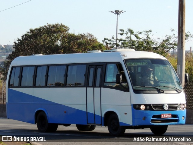 Ônibus Particulares 4537 na cidade de Belo Horizonte, Minas Gerais, Brasil, por Adão Raimundo Marcelino. Número da foto: #8150159.
