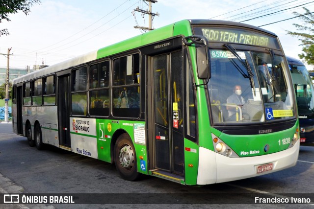 Viação Santa Brígida 1 1838 na cidade de São Paulo, São Paulo, Brasil, por Francisco Ivano. ID da foto: 8149927.