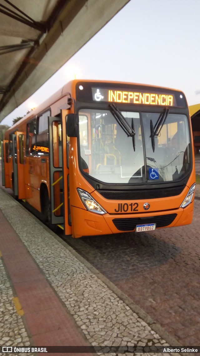 Expresso Azul JI012 na cidade de Curitiba, Paraná, Brasil, por Alberto Selinke. Número da foto: #8151606.
