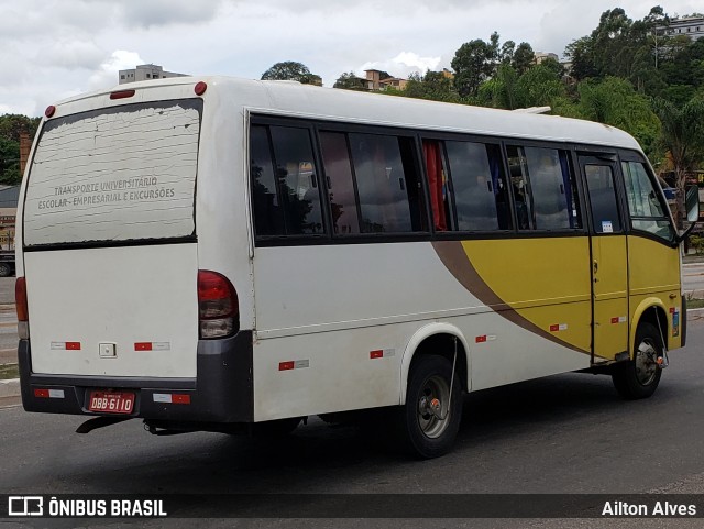 Ônibus Particulares 6110 na cidade de Itaúna, Minas Gerais, Brasil, por Ailton Alves. Número da foto: #8074350.