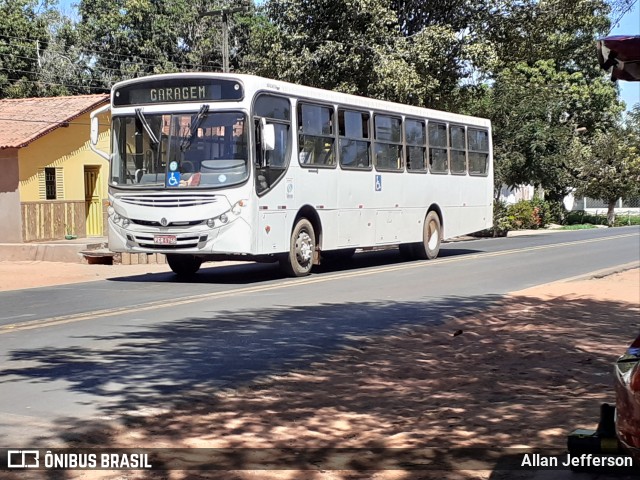 Ônibus Particulares 1756 na cidade de Gilbués, Piauí, Brasil, por Allan Jefferson. ID da foto: 8073206.