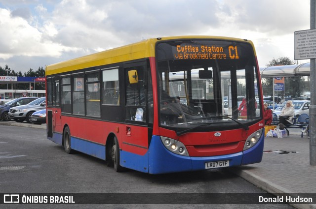 Centrebus 549 na cidade de Cheshunt, Hertfordshire, Inglaterra, por Donald Hudson. ID da foto: 8077295.