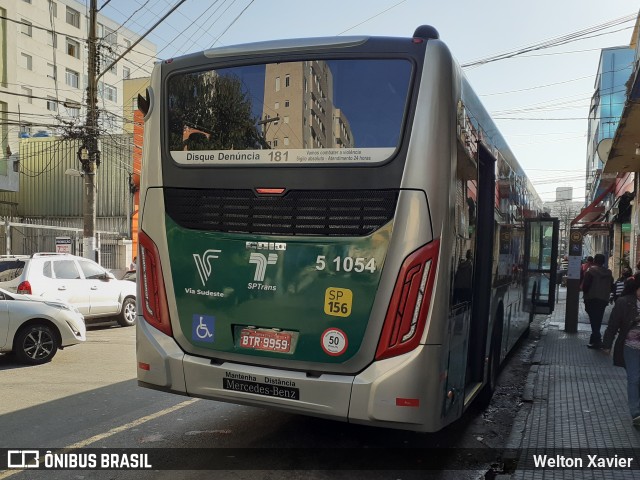 Via Sudeste Transportes S.A. 5 1054 na cidade de São Paulo, São Paulo, Brasil, por Welton Xavier. ID da foto: 8079108.