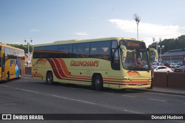 Gillingham's Coaches  na cidade de Whitby, North Yorkshire, Inglaterra, por Donald Hudson. ID da foto: 8079573.