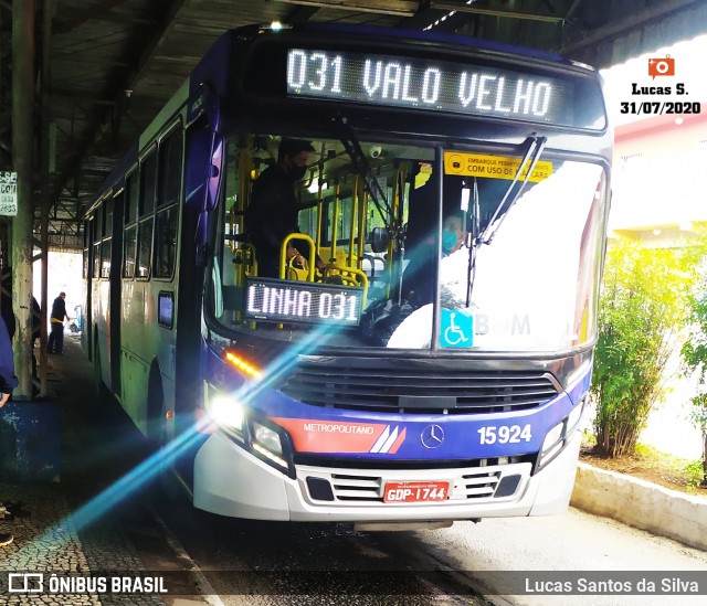 Viação Miracatiba 15.924 na cidade de Embu-Guaçu, São Paulo, Brasil, por Lucas Santos da Silva. ID da foto: 8082000.