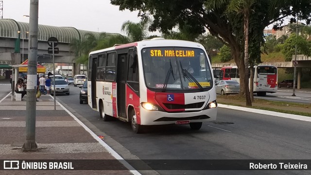 Pêssego Transportes 4 7037 na cidade de São Paulo, São Paulo, Brasil, por Roberto Teixeira. Número da foto: #8181780.